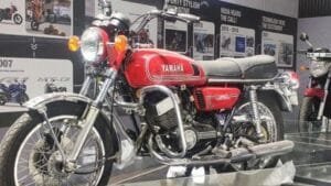 Yamaha Auto Expo 2025: यामाहा ने अपने मंडप में प्रतिष्ठित आरएक्स 100 और आरडी 350 बाइक प्रदर्शित कीं..